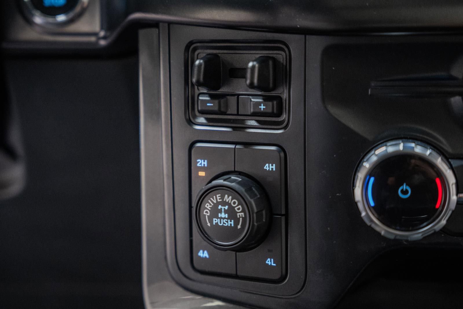 Certified 2022 Ford F150 Lariat w/ Equipment Group 502A High image 32