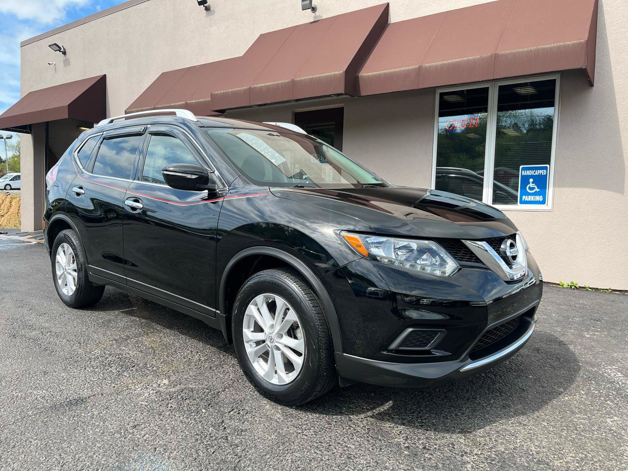 Used 2015 Nissan Rogue SV AWD/4WD image 3