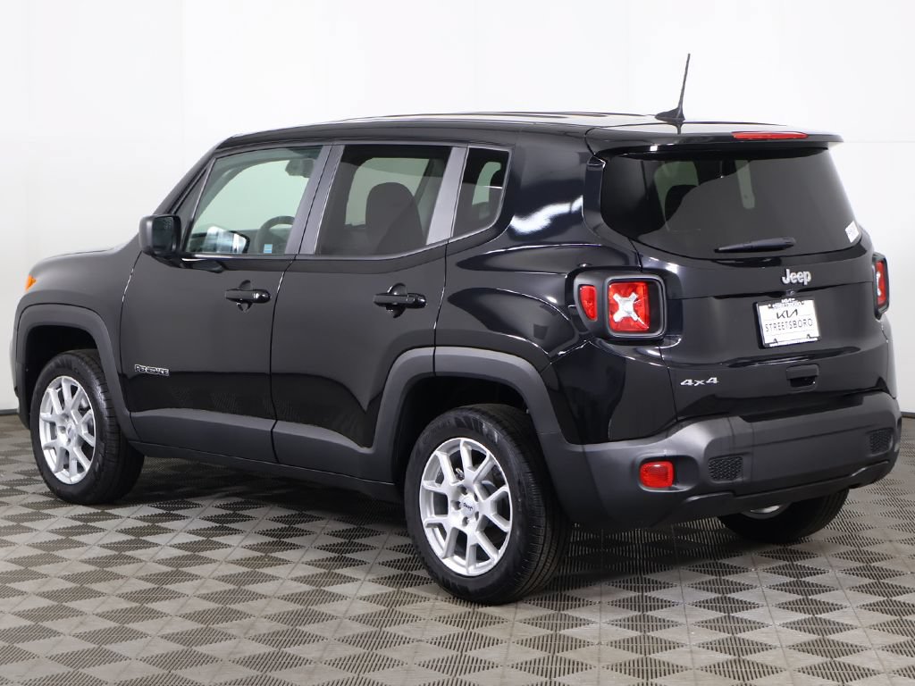 Used 2023 Jeep Renegade Latitude AWD/4WD image 8