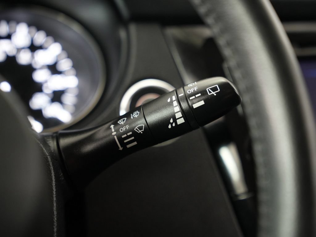 Used 2020 Nissan Rogue SV FWD image 14