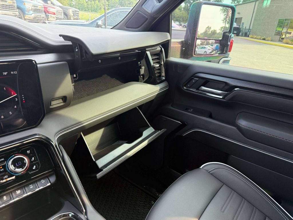 Used 2025 GMC Sierra 2500 AT4X AWD/4WD image 29