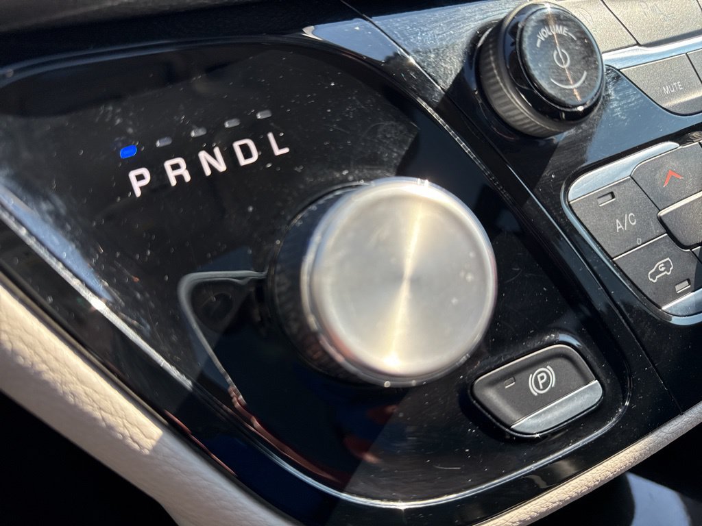 Used 2023 Chrysler Pacifica Limited FWD image 32