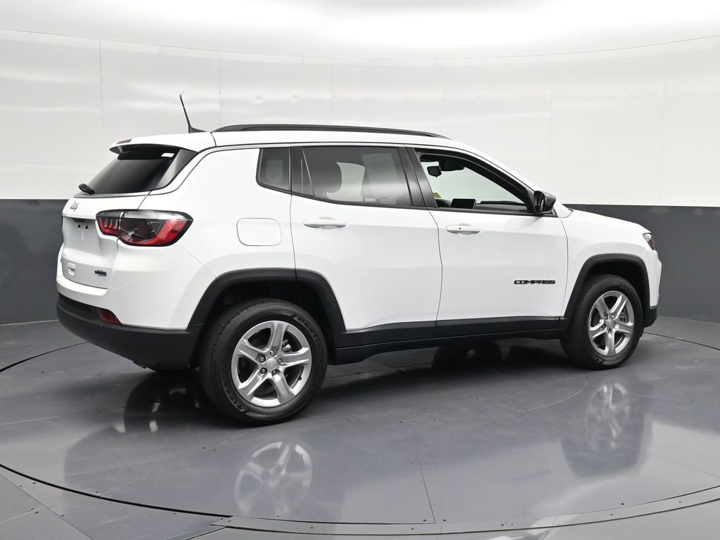 Used 2024 Jeep Compass Latitude AWD/4WD image 3