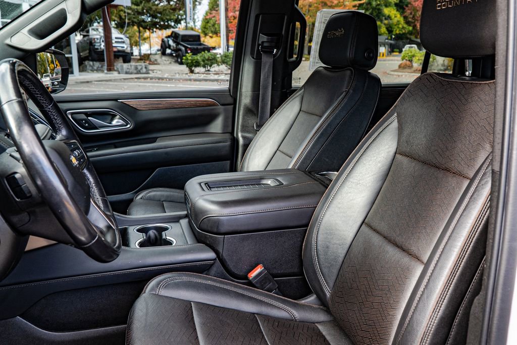 Used 2022 Chevrolet Suburban High Country image 11