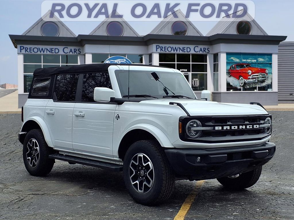 Used 2023 Ford Bronco Outer Banks image 1