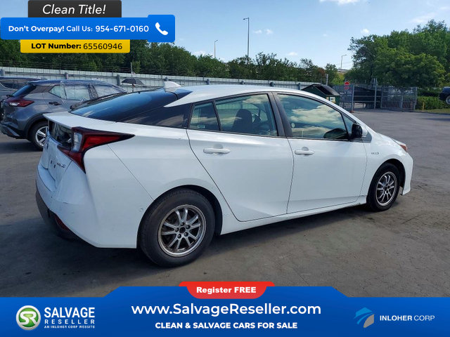 Used 2021 Toyota Prius LE FWD image 4