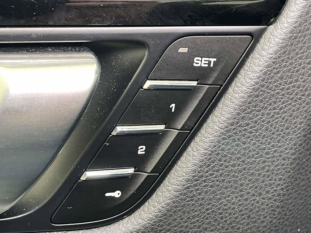 Certified 2025 Porsche Macan image 36