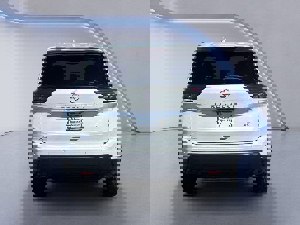 Used 2024 Nissan Rogue SV FWD image 4