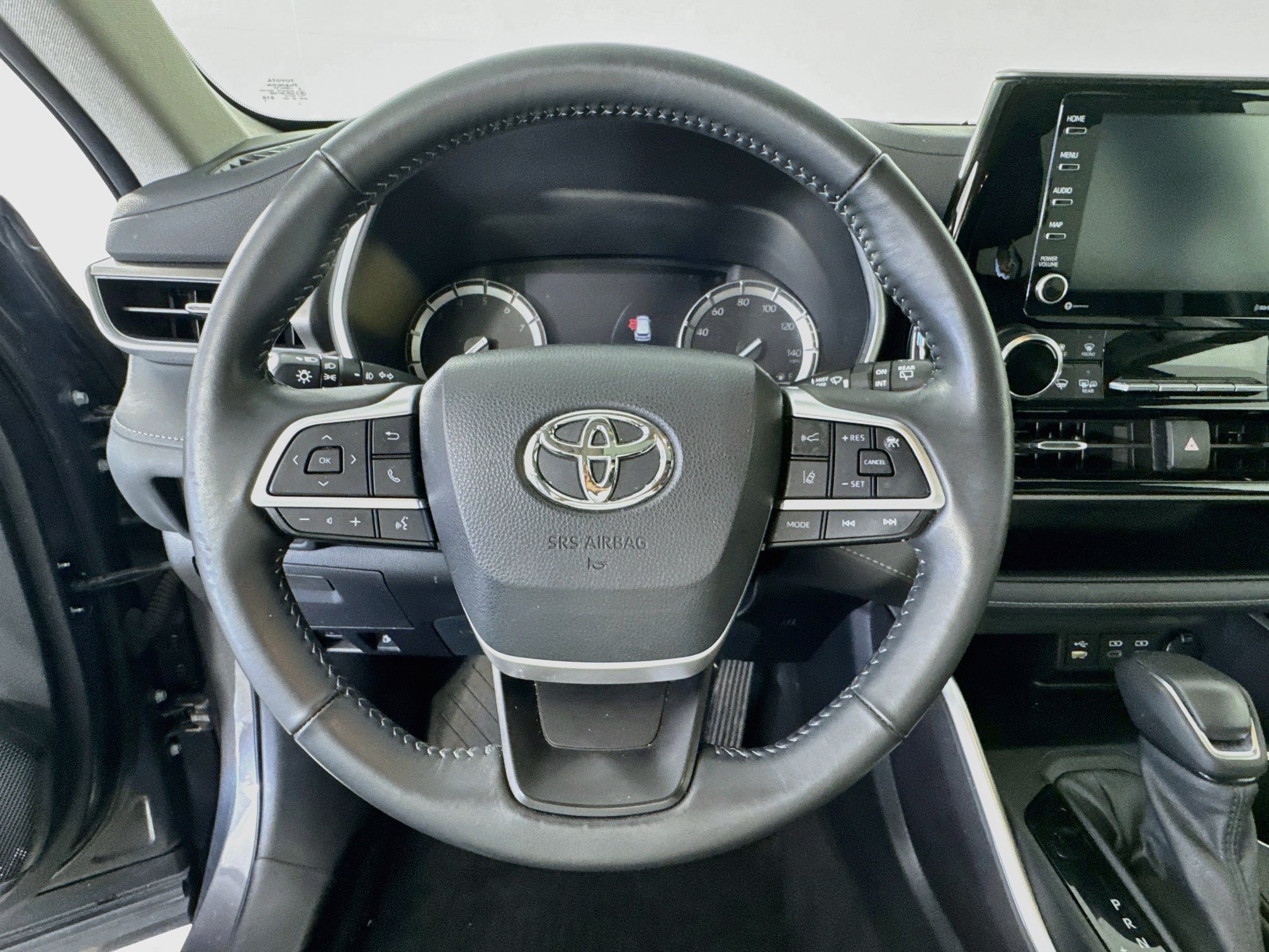 Used 2022 Toyota Highlander XLE AWD/4WD image 11