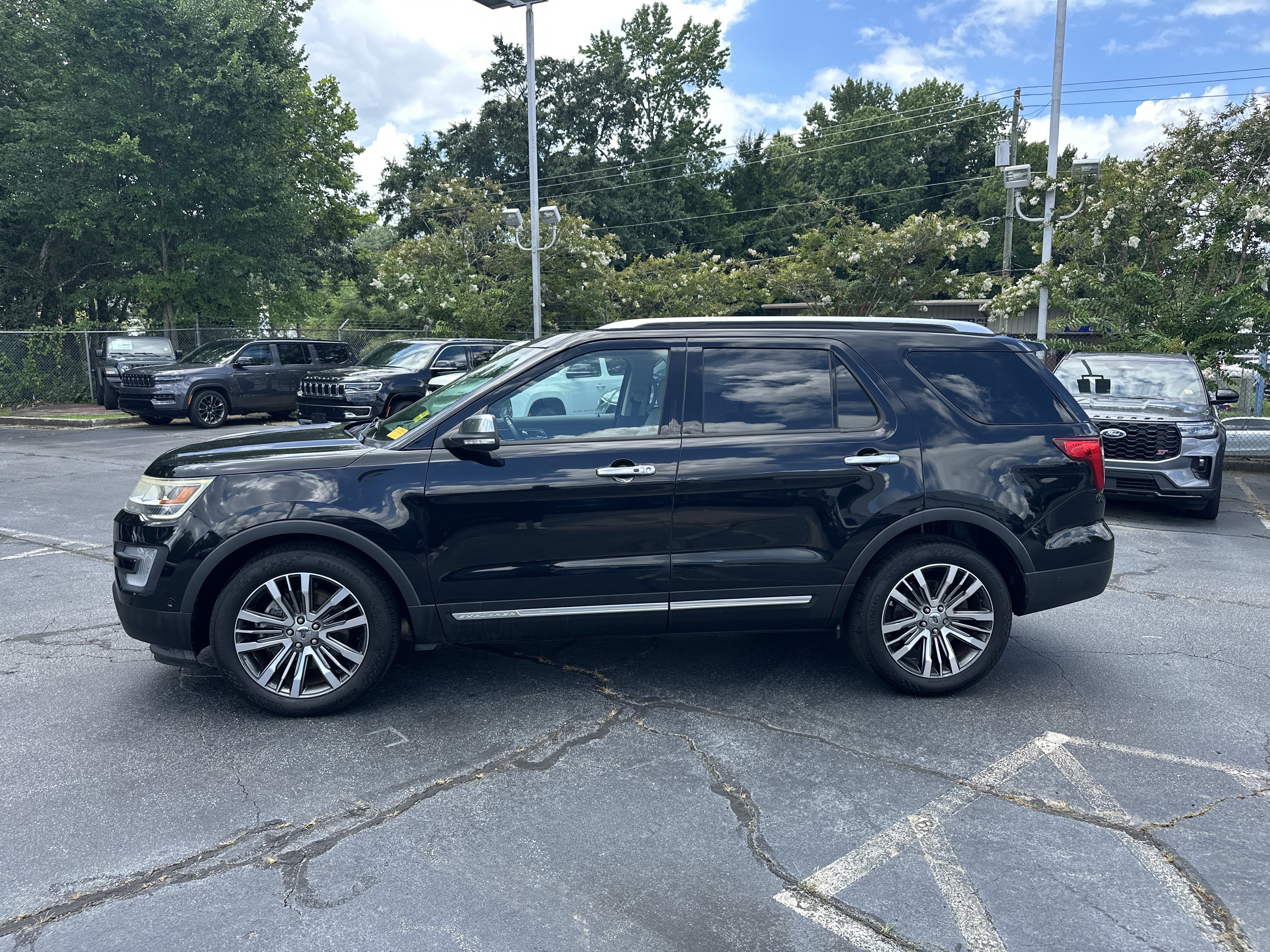 Used 2017 Ford Explorer Platinum AWD/4WD image 6