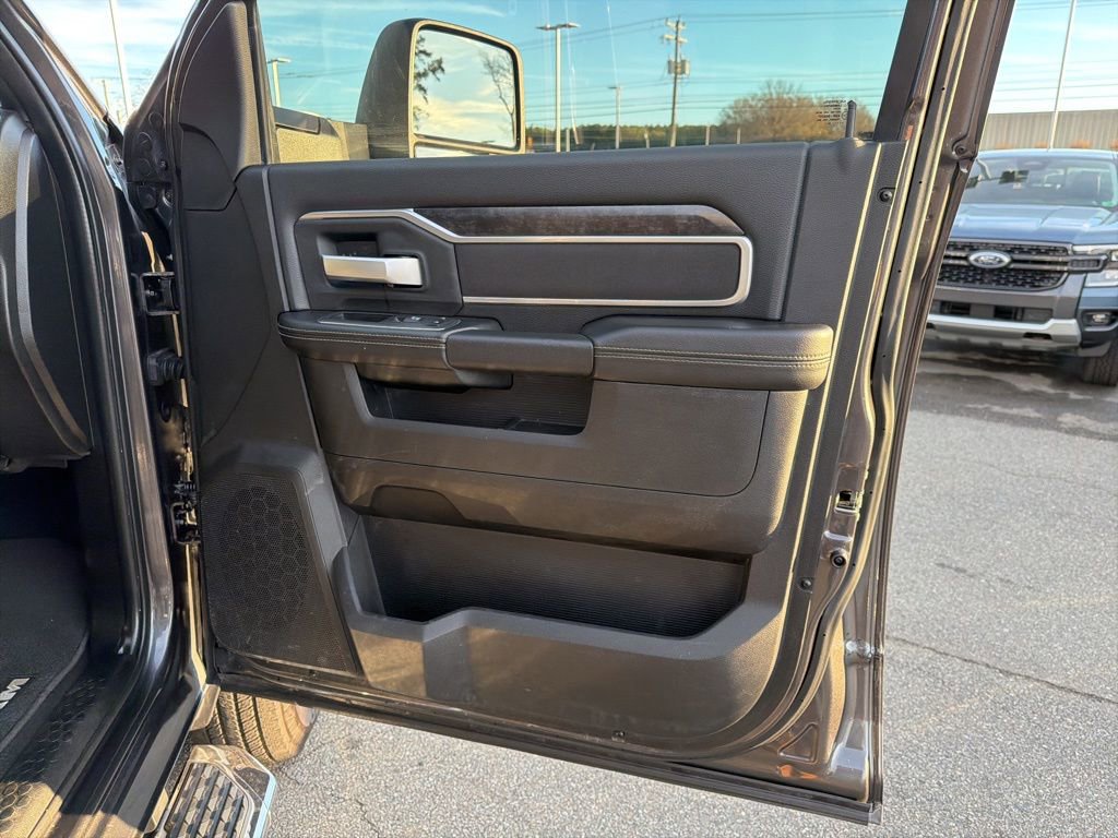 Used 2024 RAM 3500 Big Horn image 22