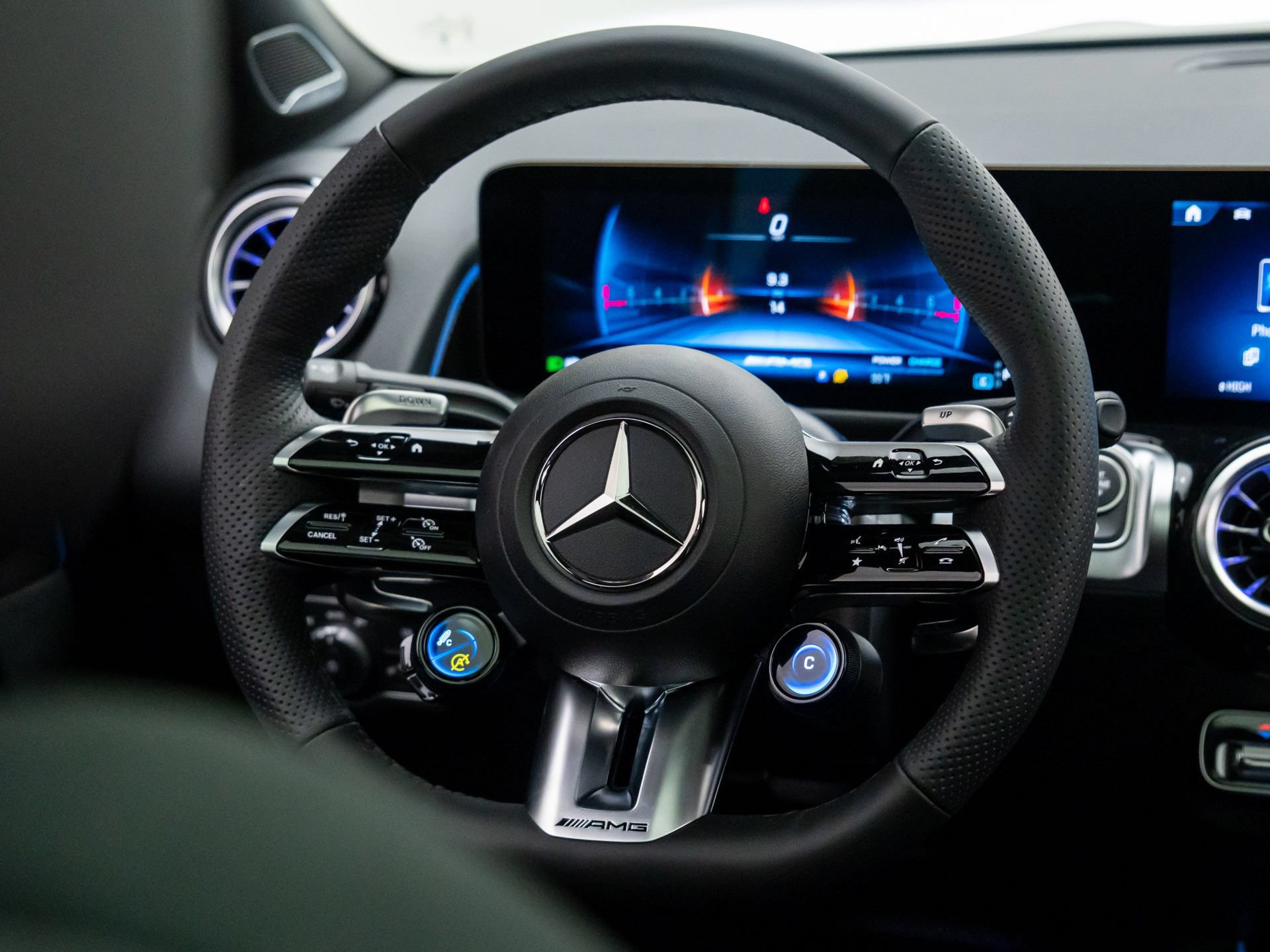 New 2026 Mercedes-Benz GLB 35 AMG 4MATIC image 11