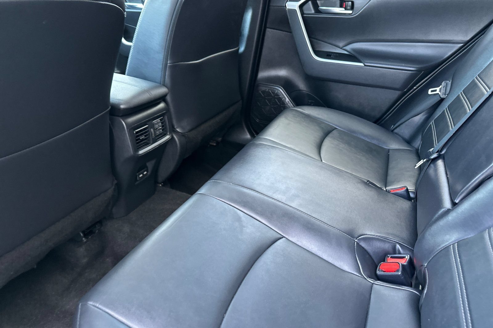 Certified 2022 Toyota RAV4 XLE Premium AWD/4WD image 12