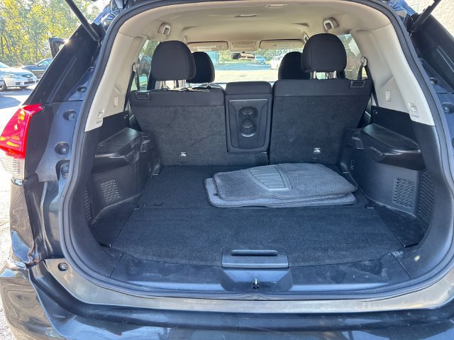 Used 2017 Nissan Rogue SV FWD image 17