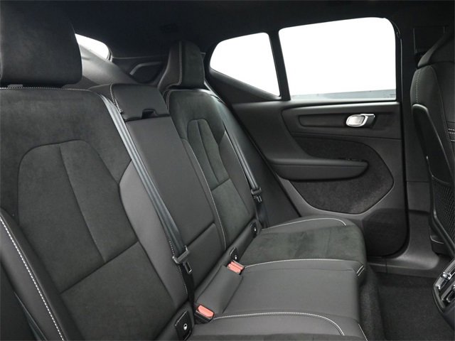 Used 2024 Volvo XC40 B5 Plus image 32