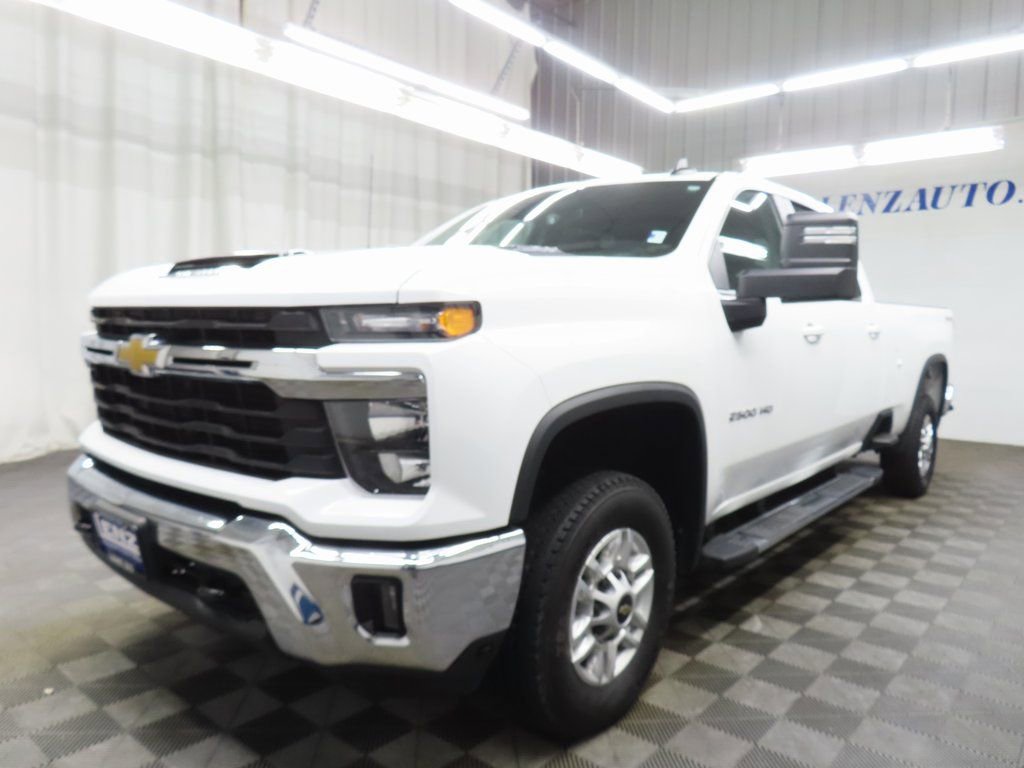 Used 2025 Chevrolet Silverado 2500 LT w/ Convenience Package AWD/4WD image 6