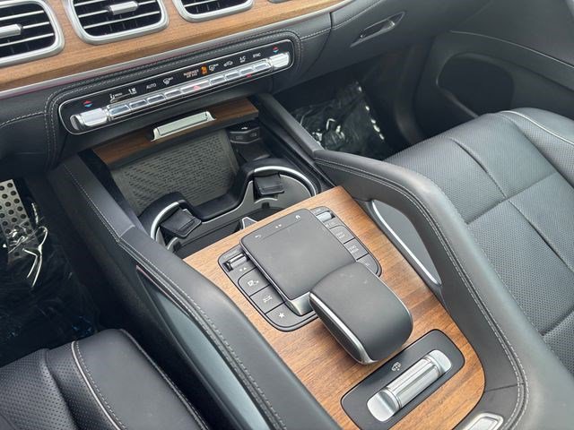 Used 2024 Mercedes-Benz GLS 580 4MATIC image 29