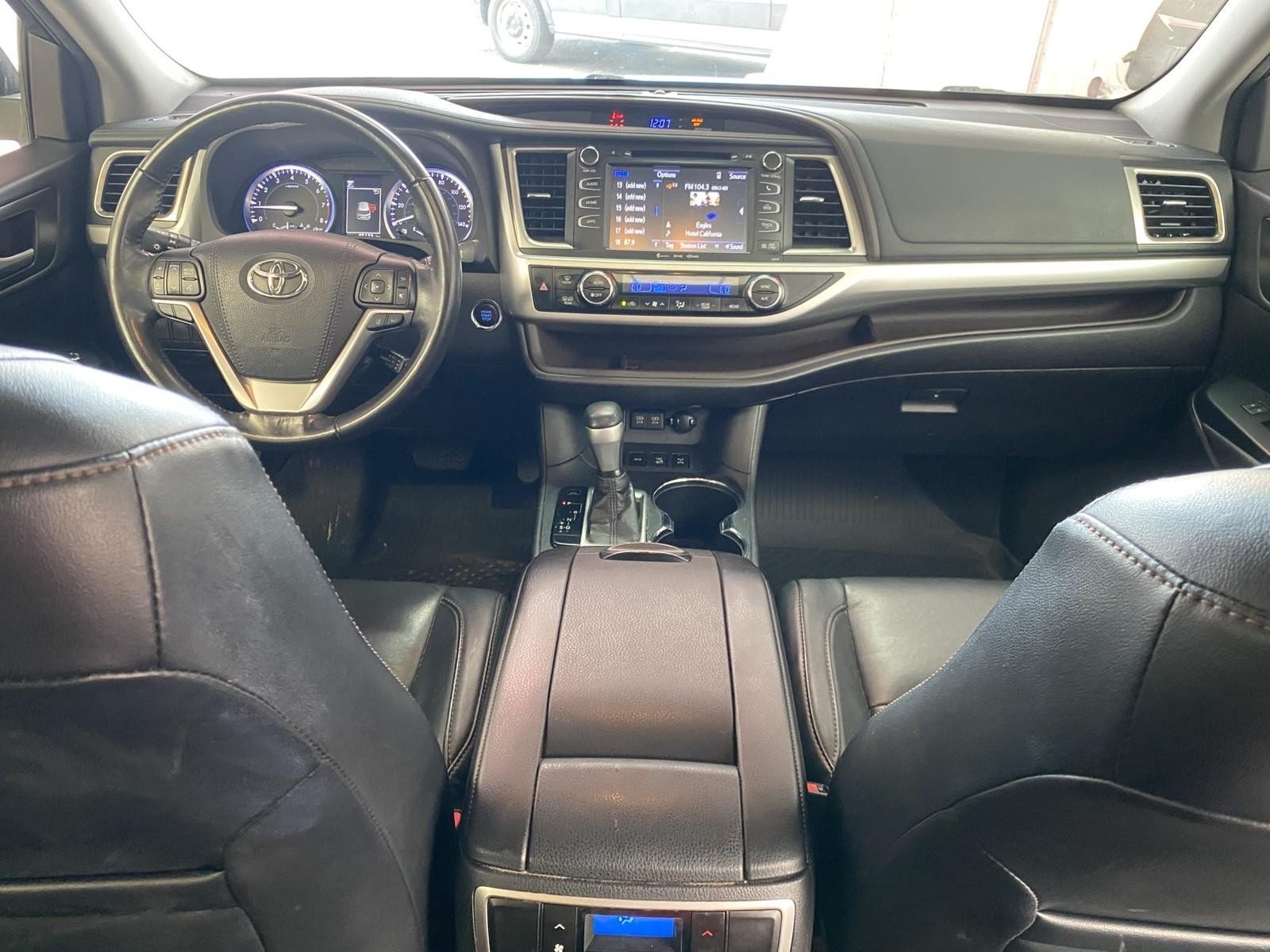 Used 2017 Toyota Highlander XLE AWD/4WD image 15