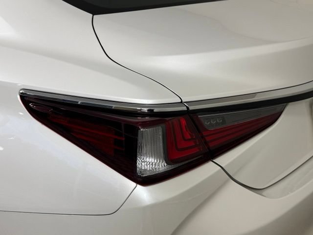 Used 2025 Lexus ES 350 w/ Premium Package FWD image 14