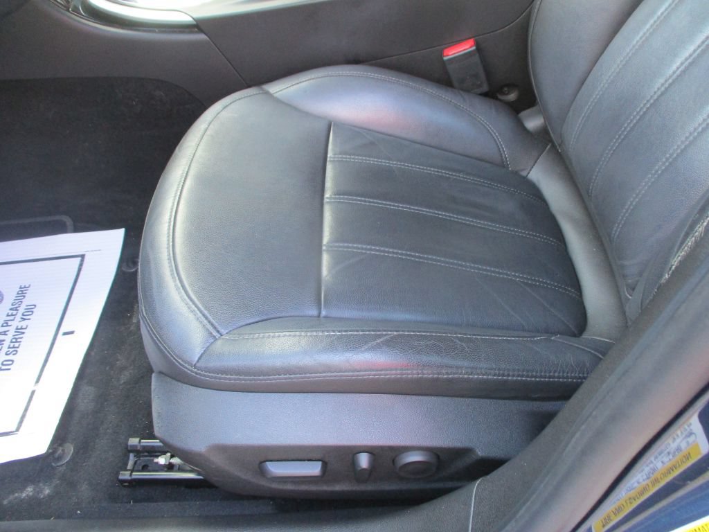 Used 2011 Buick Regal CXL Turbo w/ TO2 Preferred Equipment Group FWD image 11