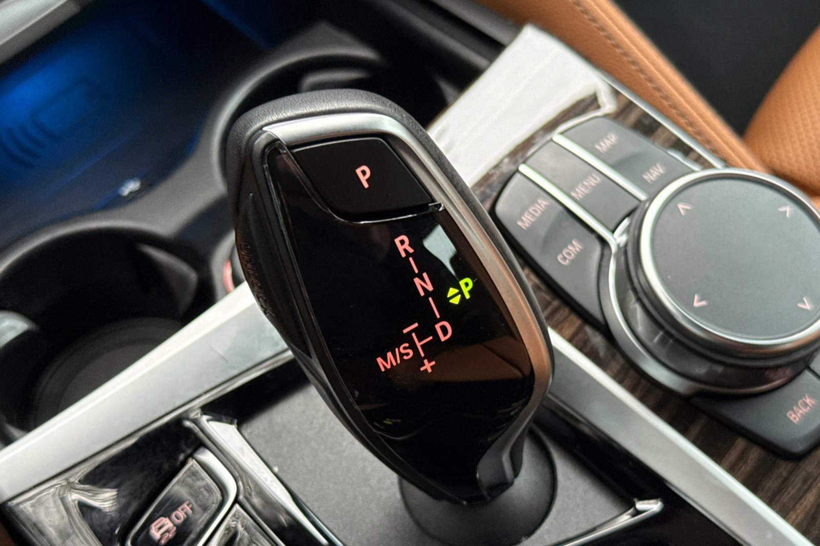 Certified 2023 BMW 530e xDrive w/ M Sport Package image 26