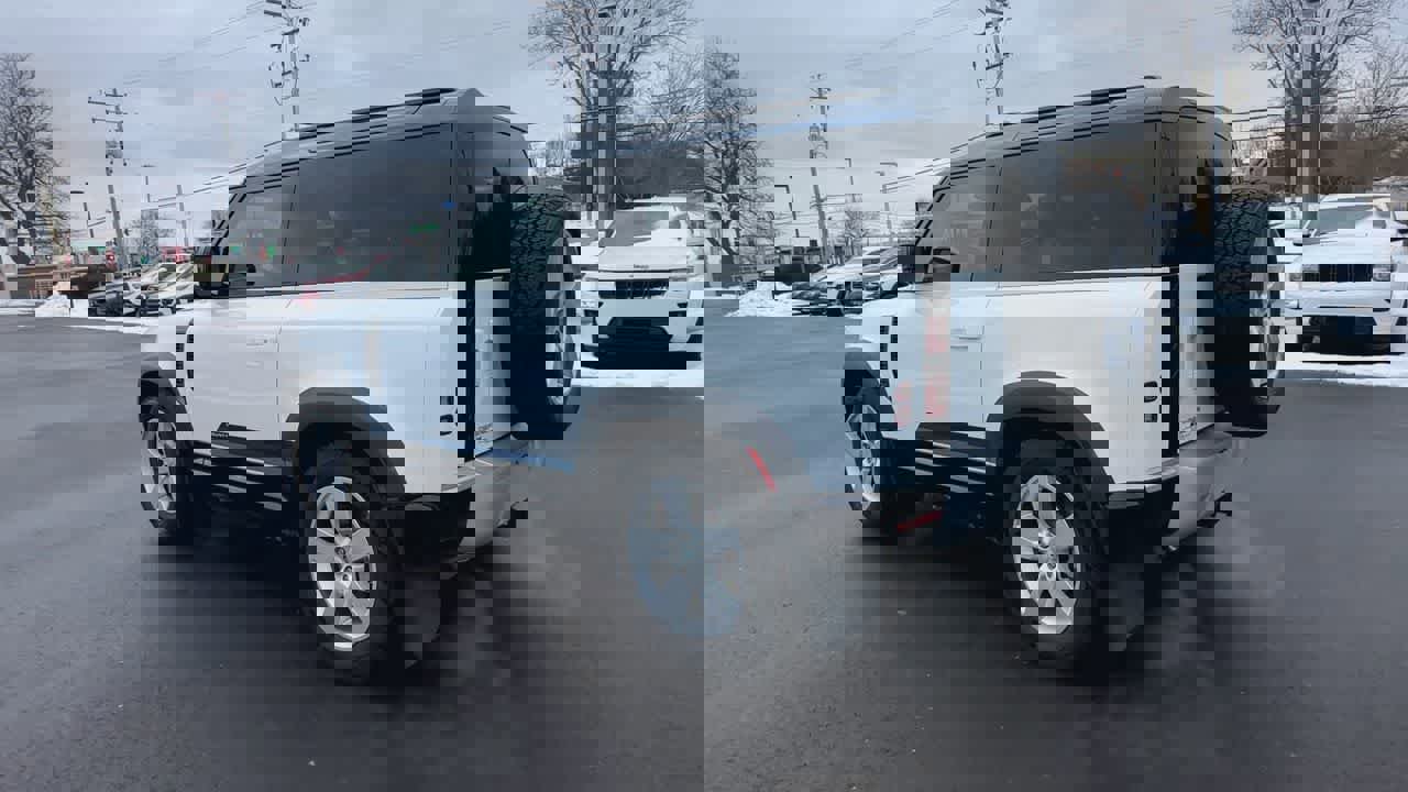 Used 2025 Land Rover Defender 90 S image 6