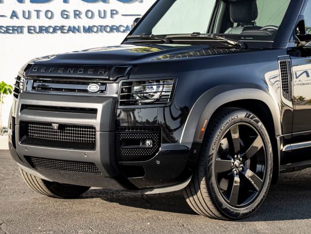 Used 2025 Land Rover Defender 90 X-Dynamic SE image 2