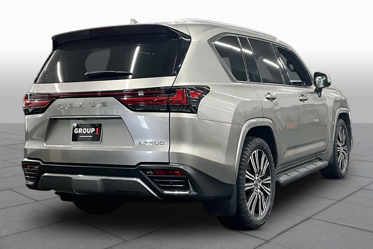 Used 2022 Lexus LX 600 4WD w/ Luxury Package image 12