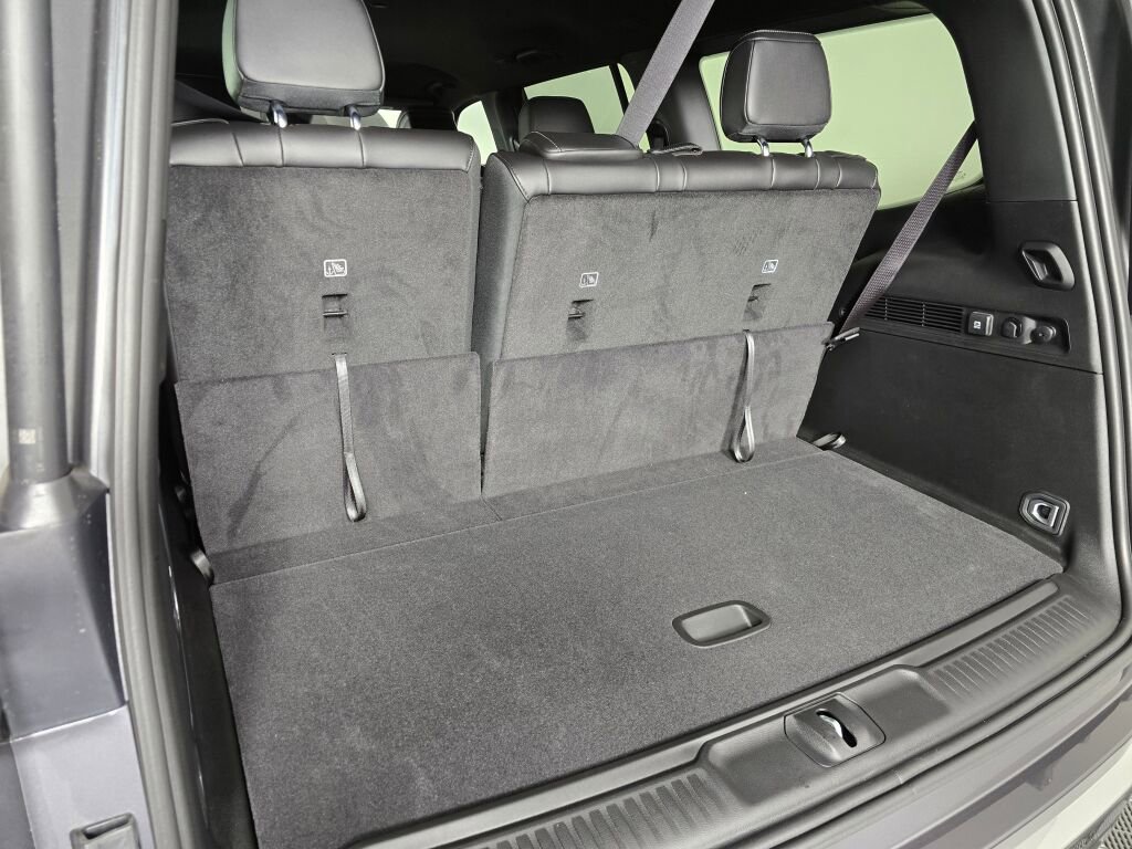 New 2025 Jeep Wagoneer 4WD w/ HD Trailer Tow Package image 13