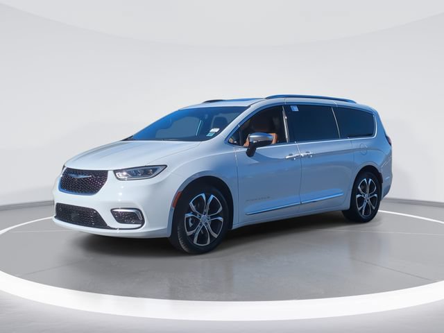 New 2026 Chrysler Pacifica Pinnacle w/ Trailer Tow Group FWD image 1