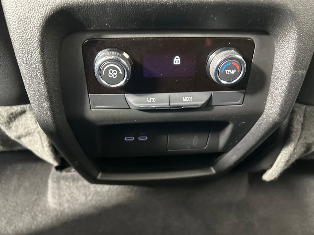 Used 2025 Chevrolet Traverse LT image 20