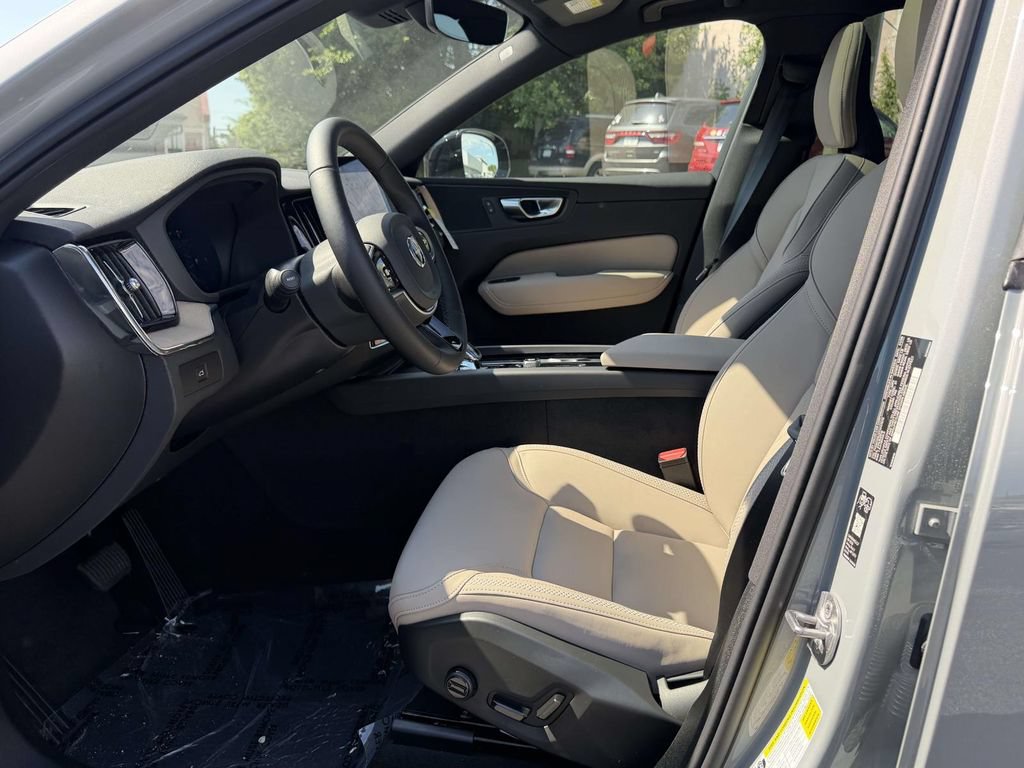 New 2026 Volvo XC60 B5 Core w/ Climate Package AWD/4WD image 15
