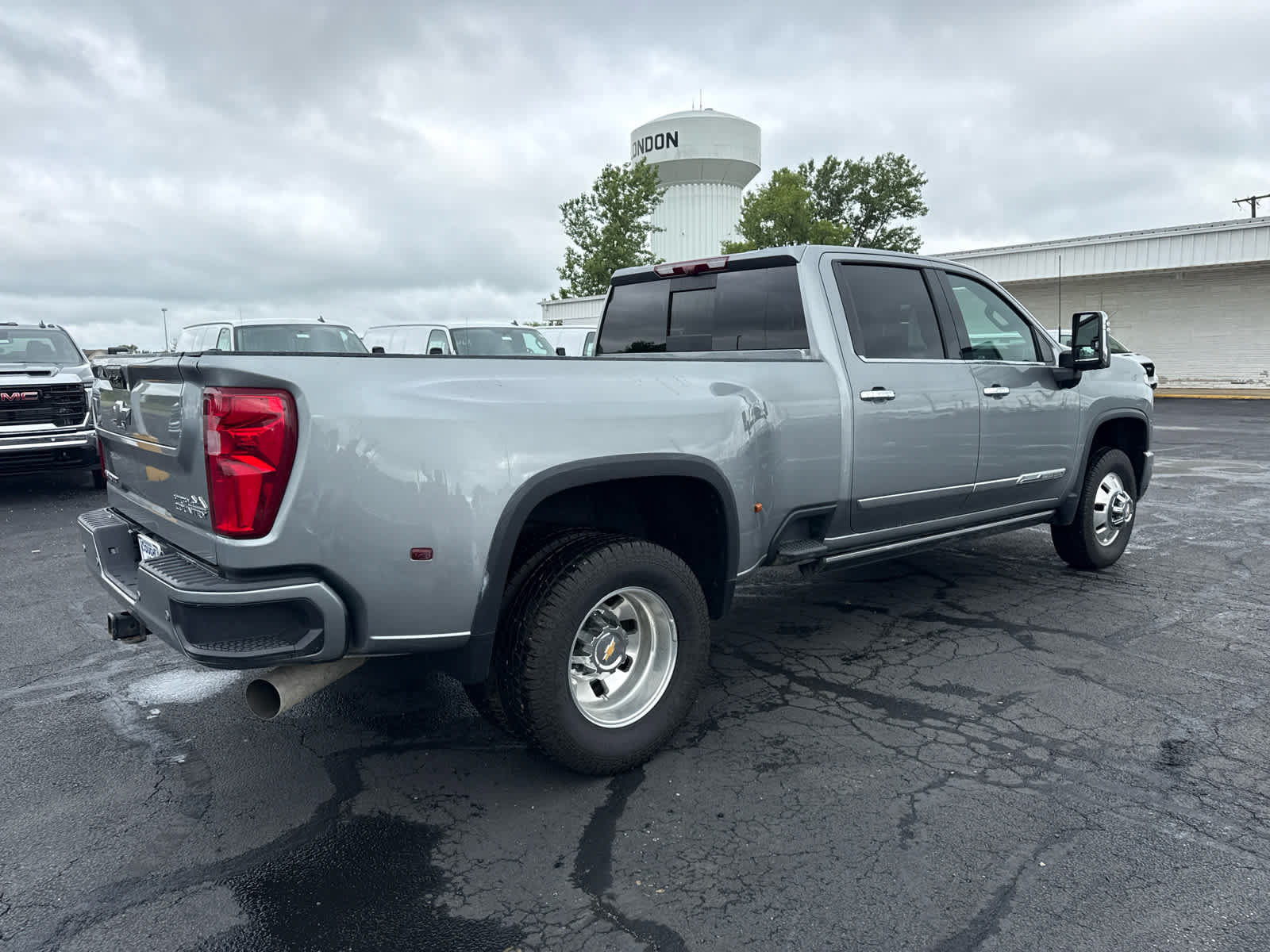 Certified 2025 Chevrolet Silverado 3500 High Country w/ Technology Package AWD/4WD image 5