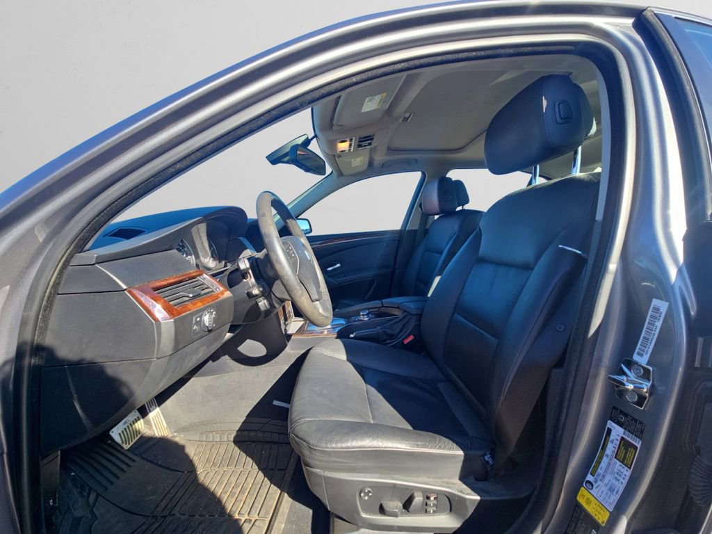 Used 2010 BMW 535i xDrive Sedan image 10