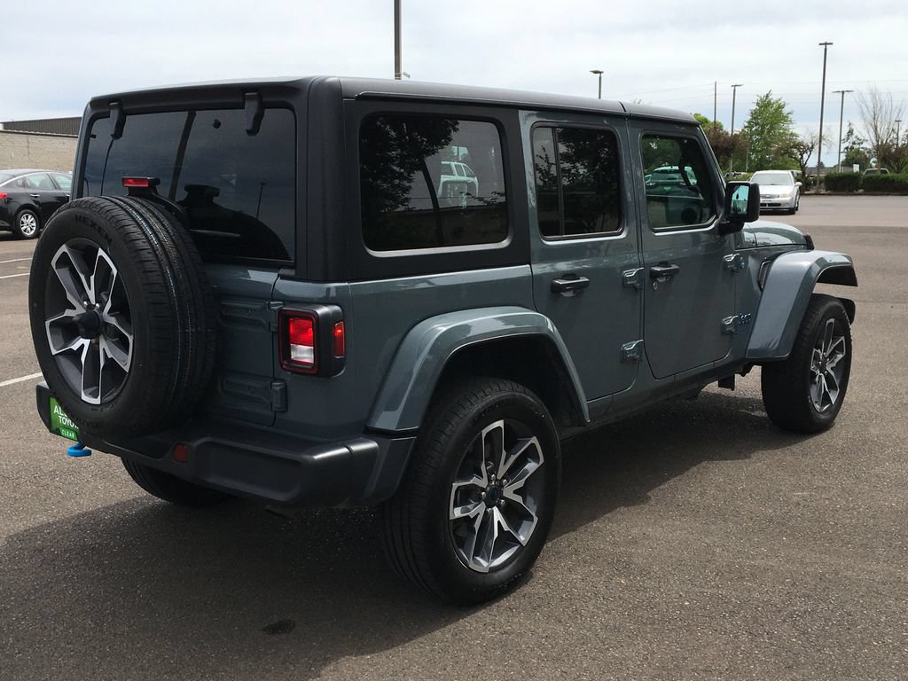 Used 2024 Jeep Wrangler Unlimited AWD/4WD image 8