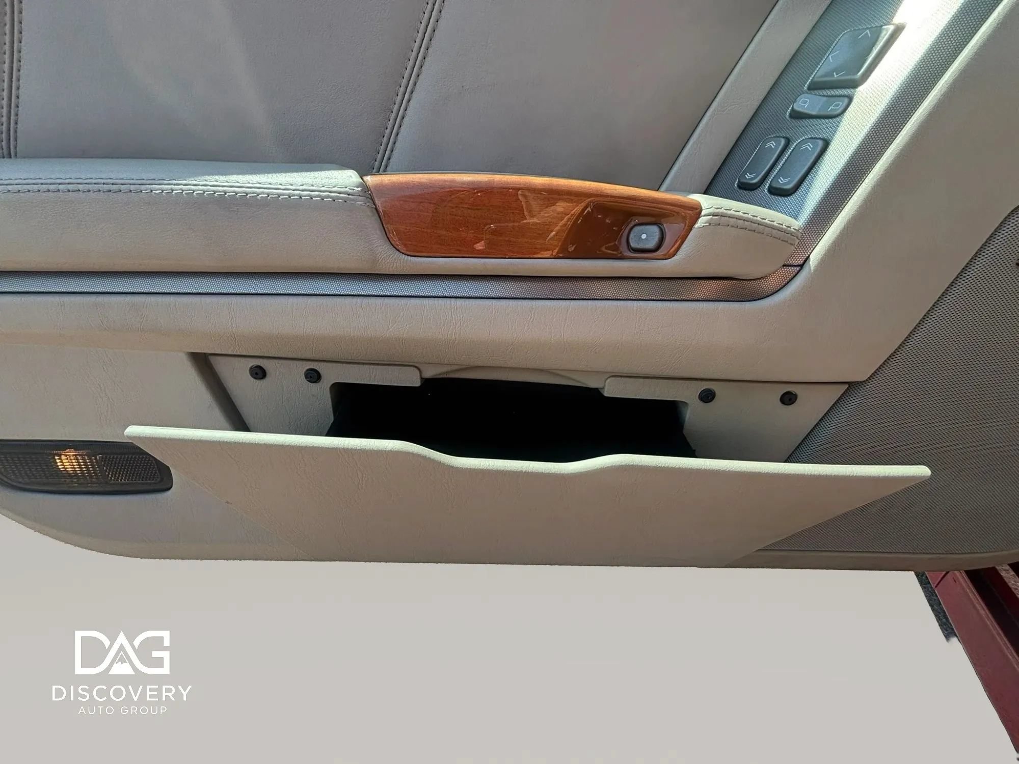 Used 2005 Cadillac XLR RWD image 29
