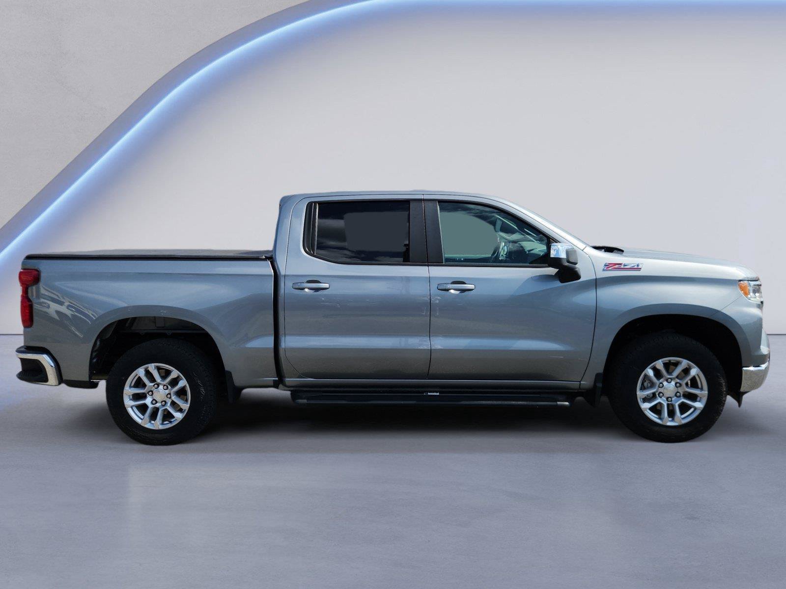 Used 2023 Chevrolet Silverado 1500 LT w/ Z71 Off-Road Package AWD/4WD image 2