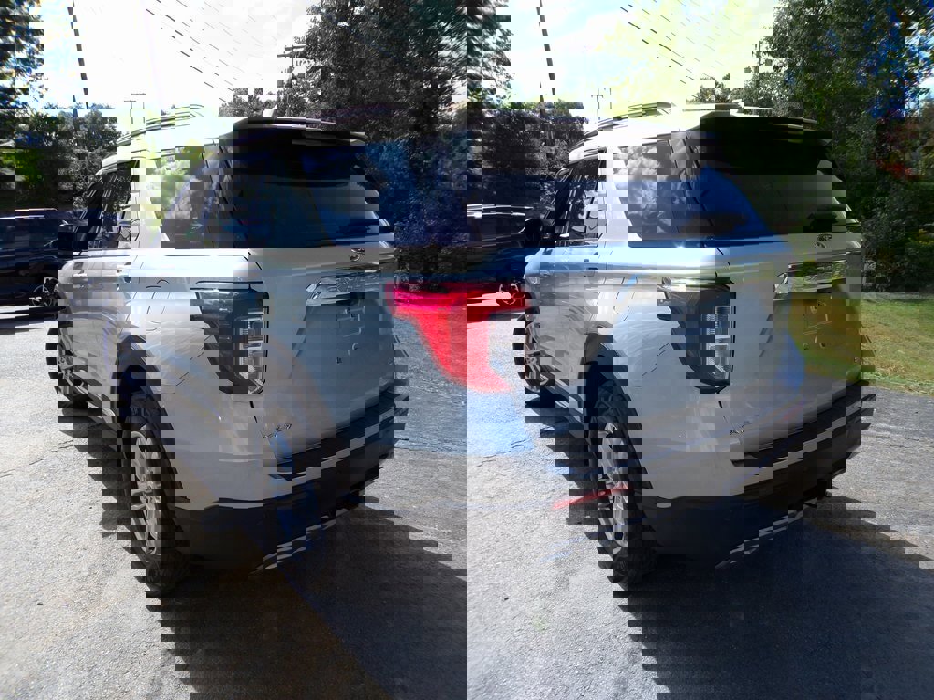 Used 2020 Ford Explorer XLT w/ Equipment Group 202A image 17