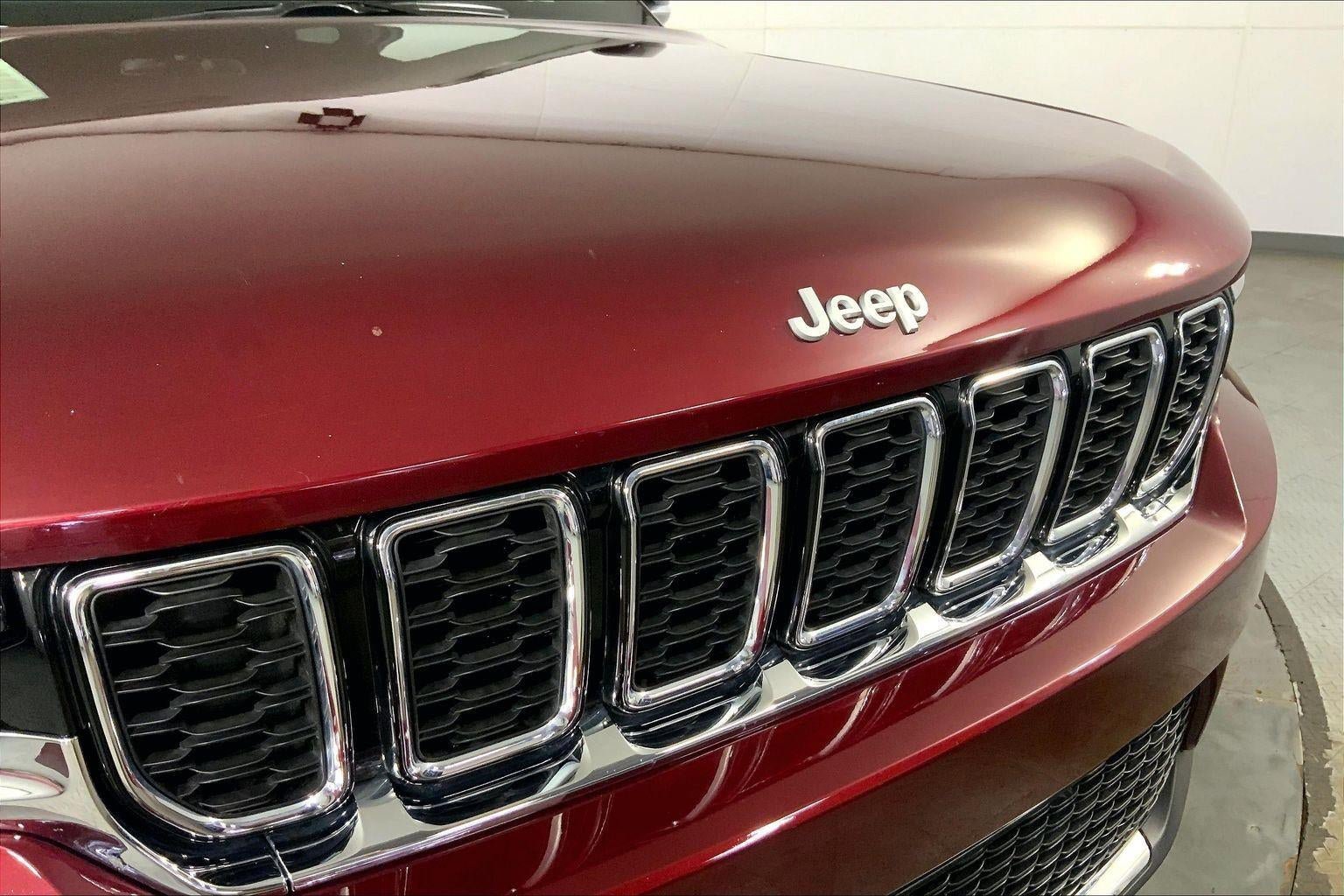 Used 2025 Jeep Grand Cherokee Limited AWD/4WD image 28