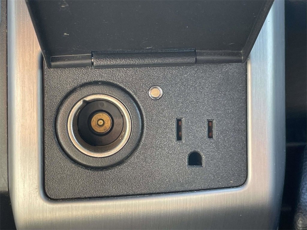 Used 2020 Ford F150 Platinum w/ Equipment Group 701A Luxury image 23