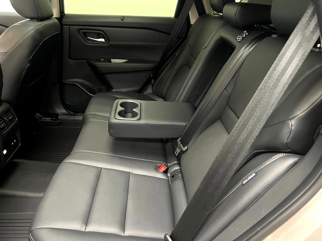 Used 2024 Nissan Rogue SL w/ SL Premium Package image 16