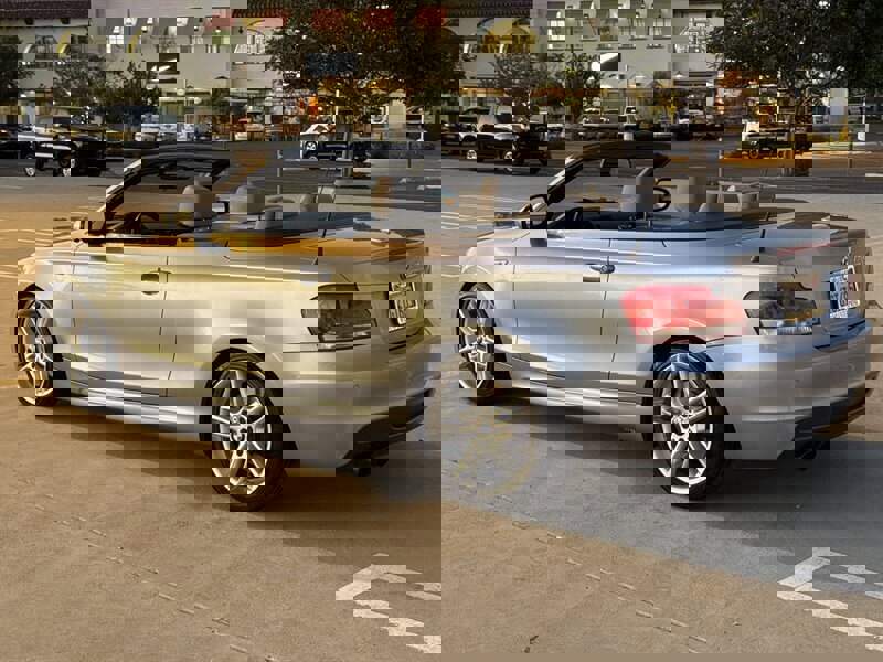 Used 2012 BMW 135i Convertible image 3