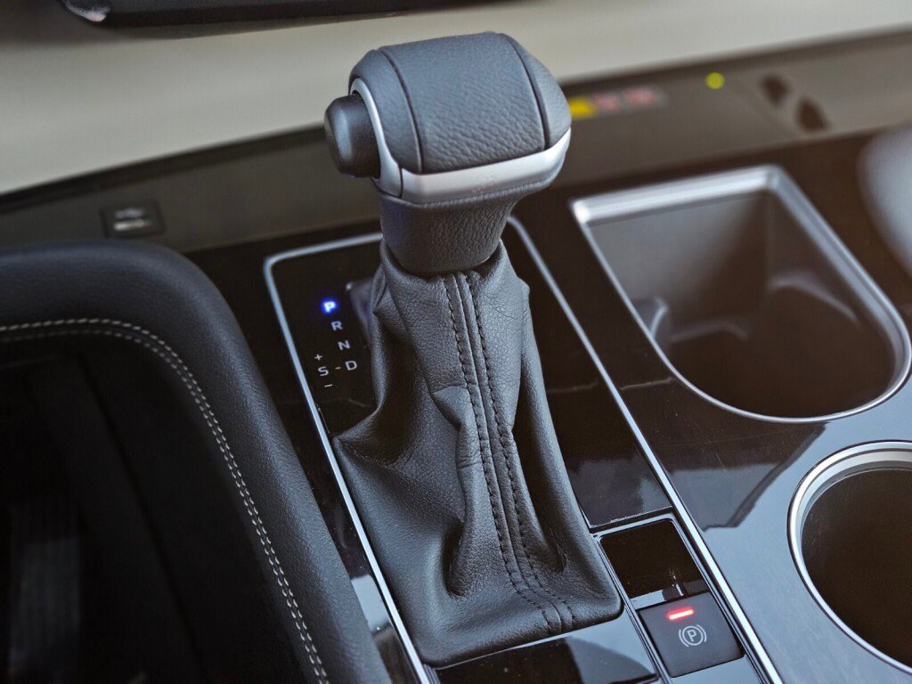 Used 2025 Toyota Sienna Platinum image 24