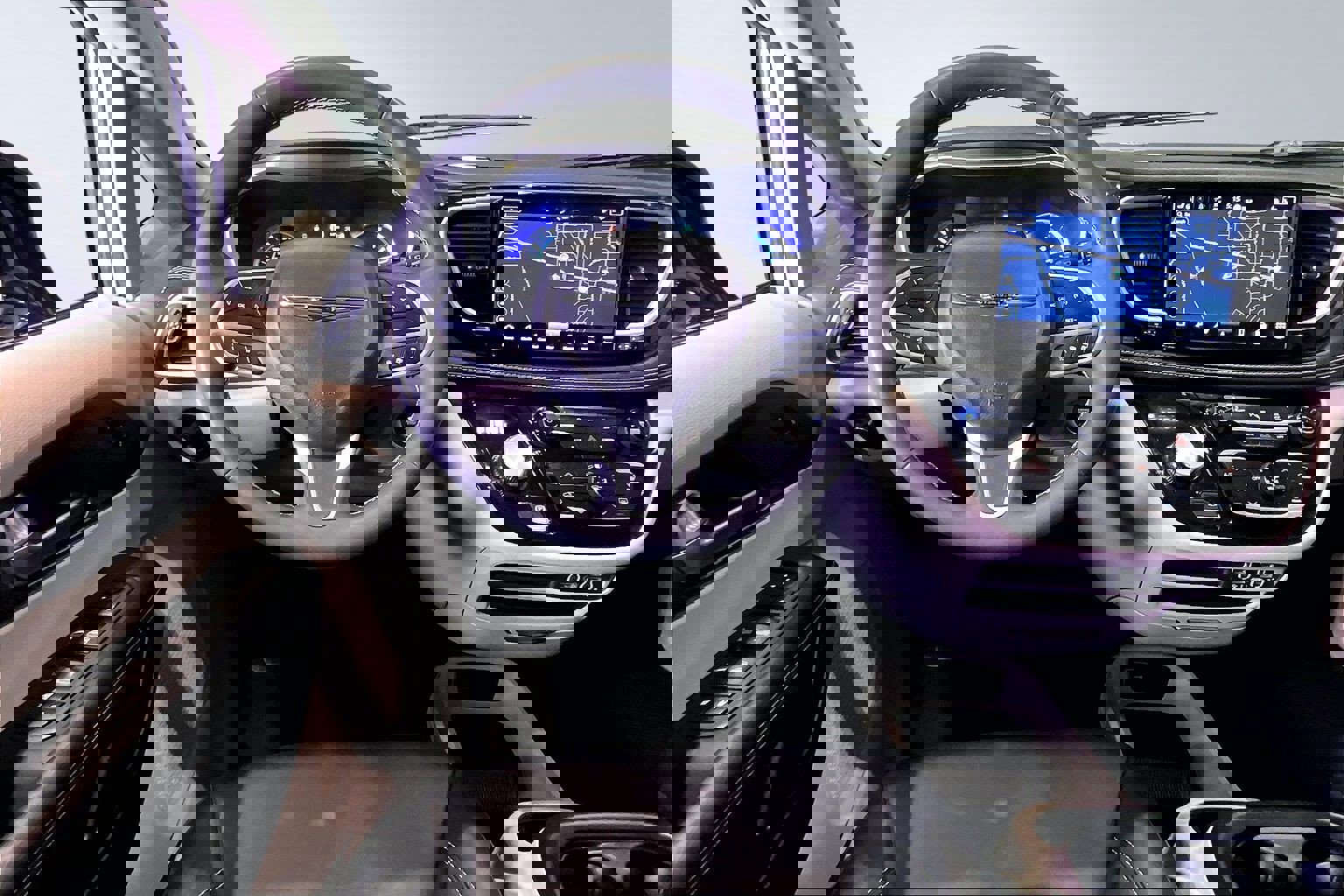 Used 2024 Chrysler Pacifica Select image 8