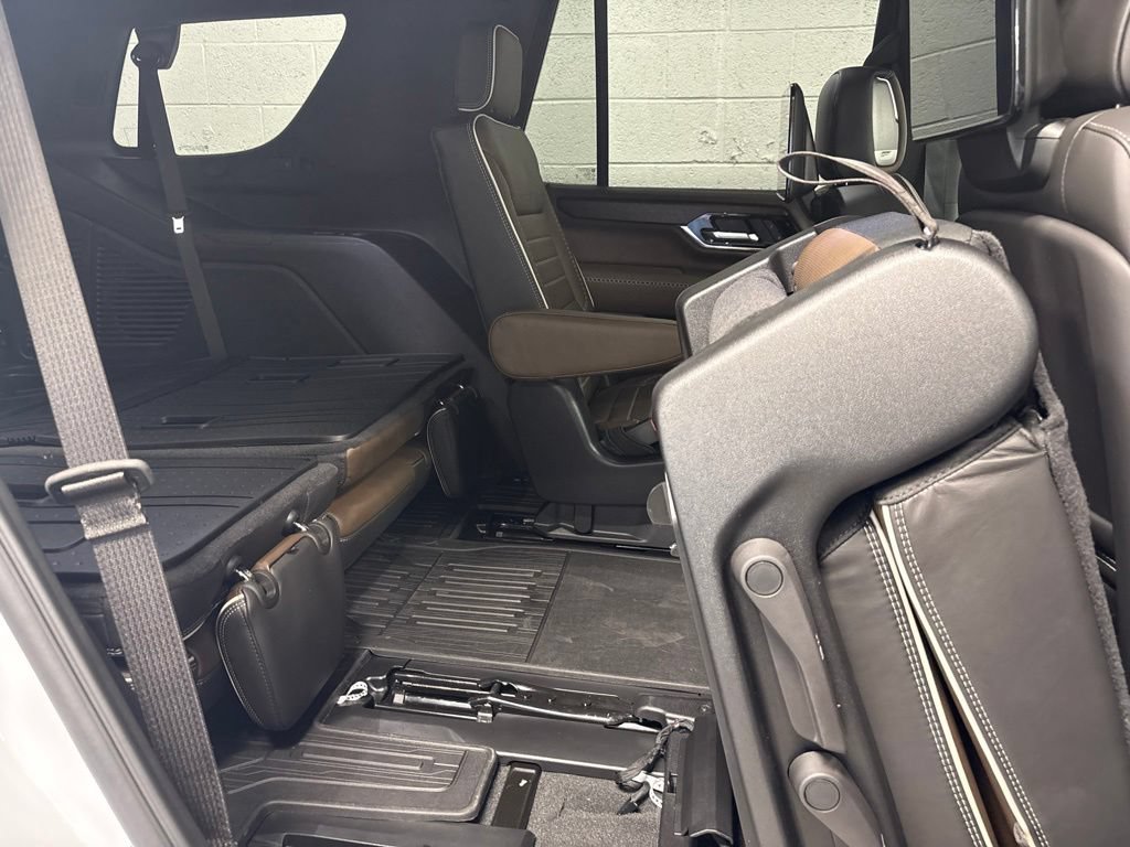 New 2026 GMC Yukon Denali Ultimate w/ LPO, Floor Liner Package AWD/4WD image 12