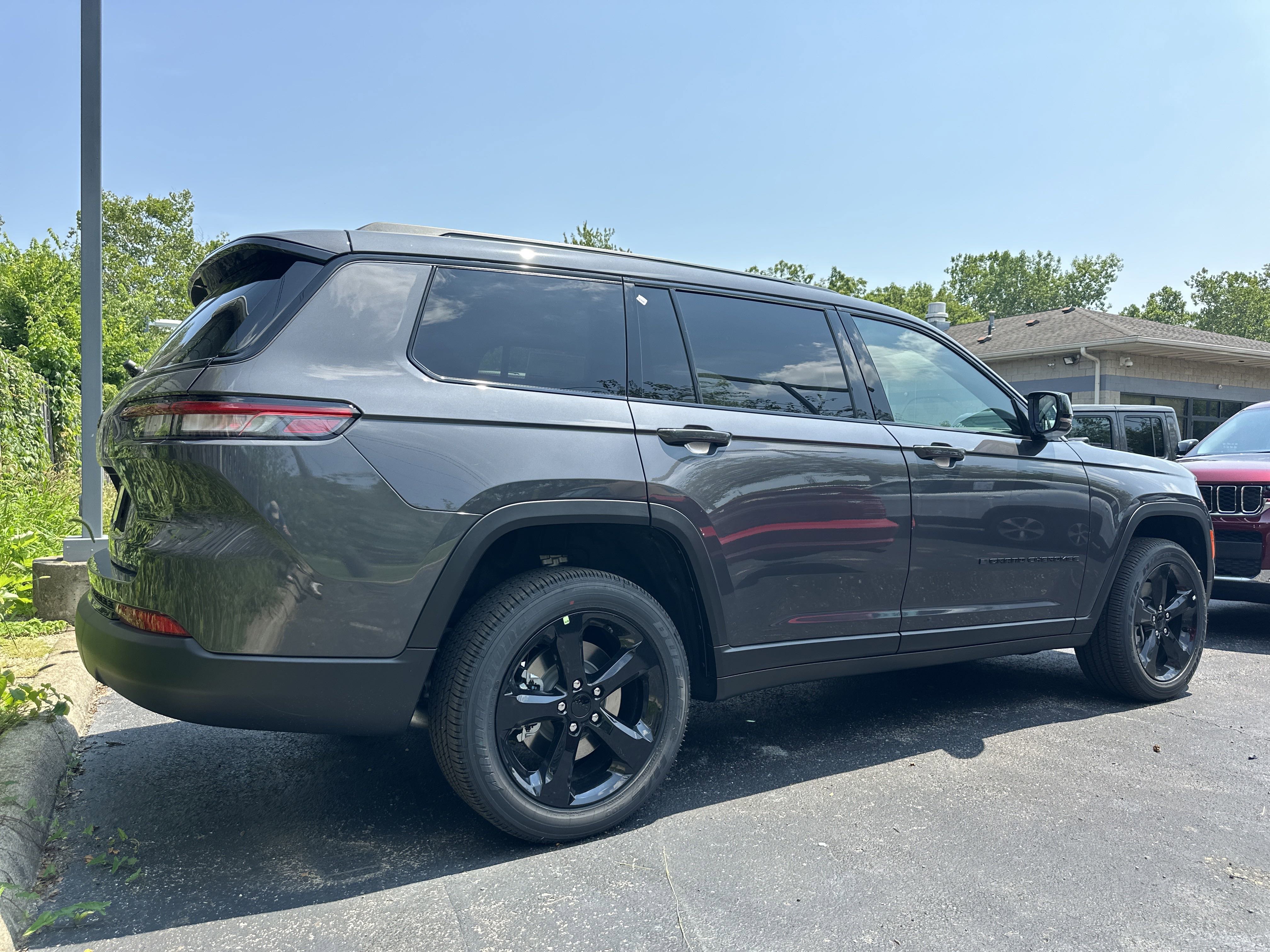 New 2025 Jeep Grand Cherokee L Altitude image 18