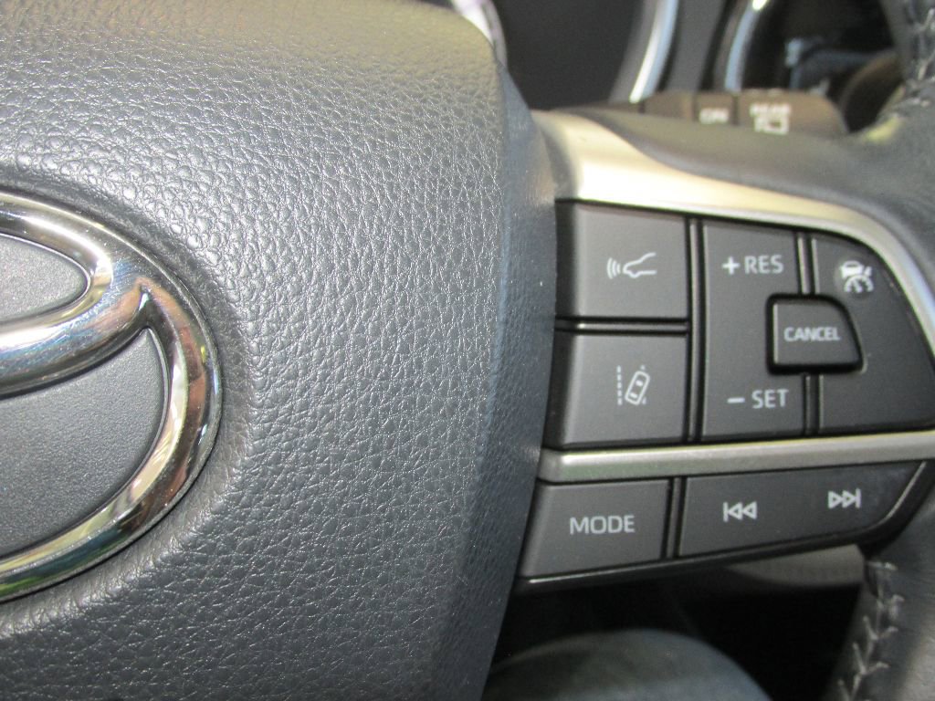 Used 2022 Toyota Highlander XLE image 18