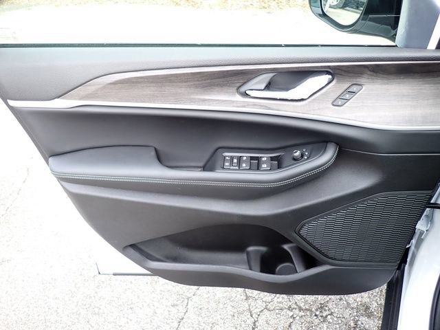 New 2025 Jeep Grand Cherokee Limited w/ Black Appearance Package AWD/4WD image 15