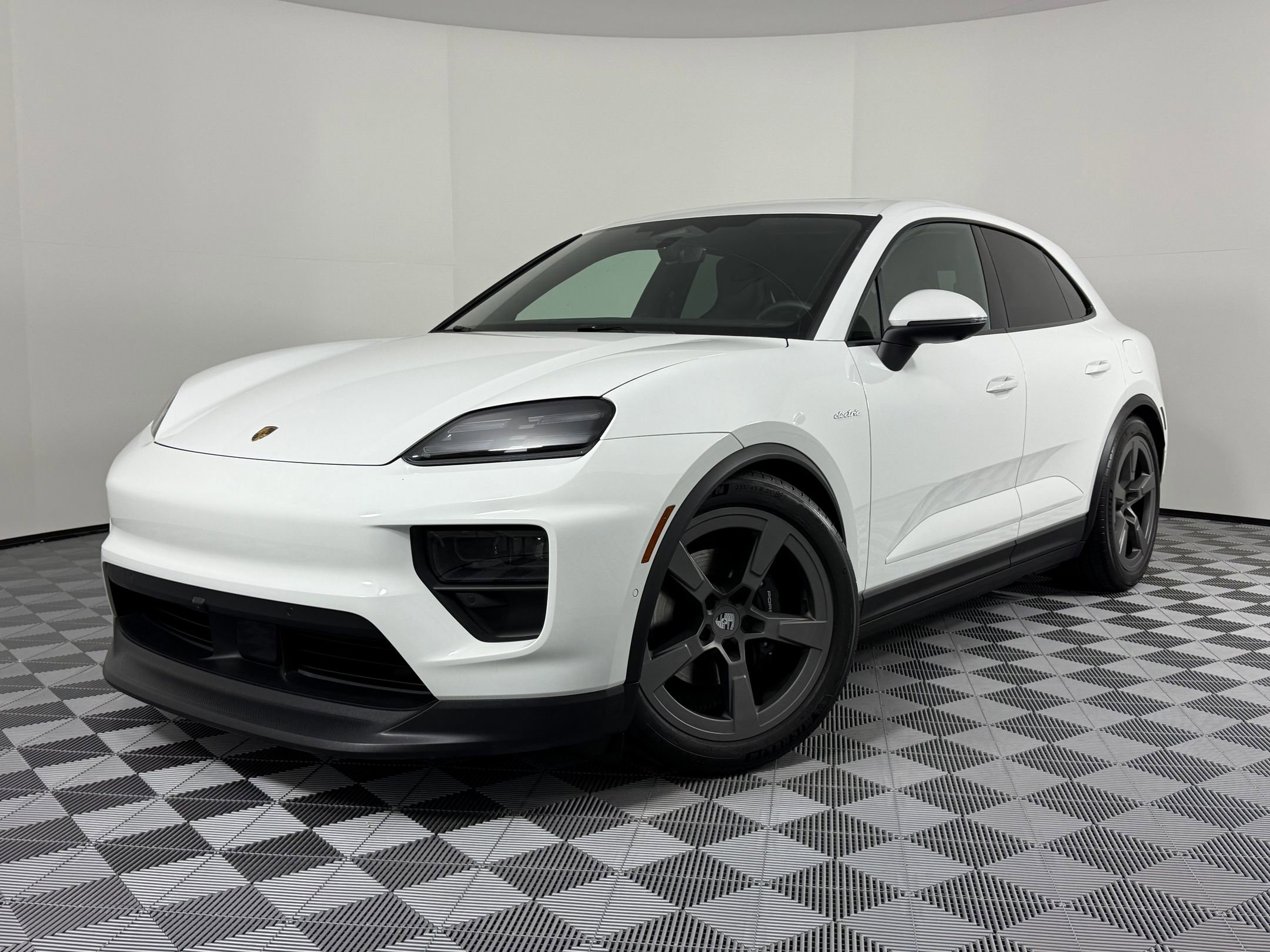 New 2025 Porsche Macan Electric image 1