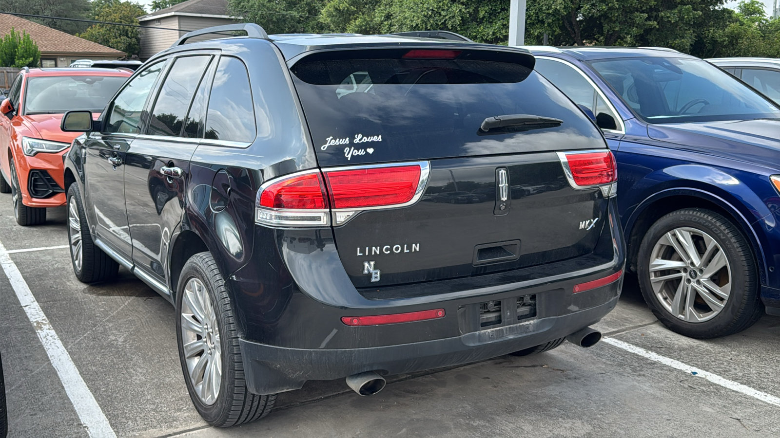 Used 2013 Lincoln MKX FWD image 2
